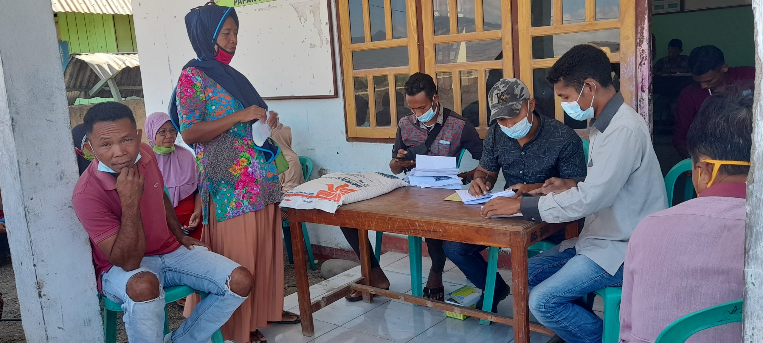 Foto Pembagian Bantuan PPKM
