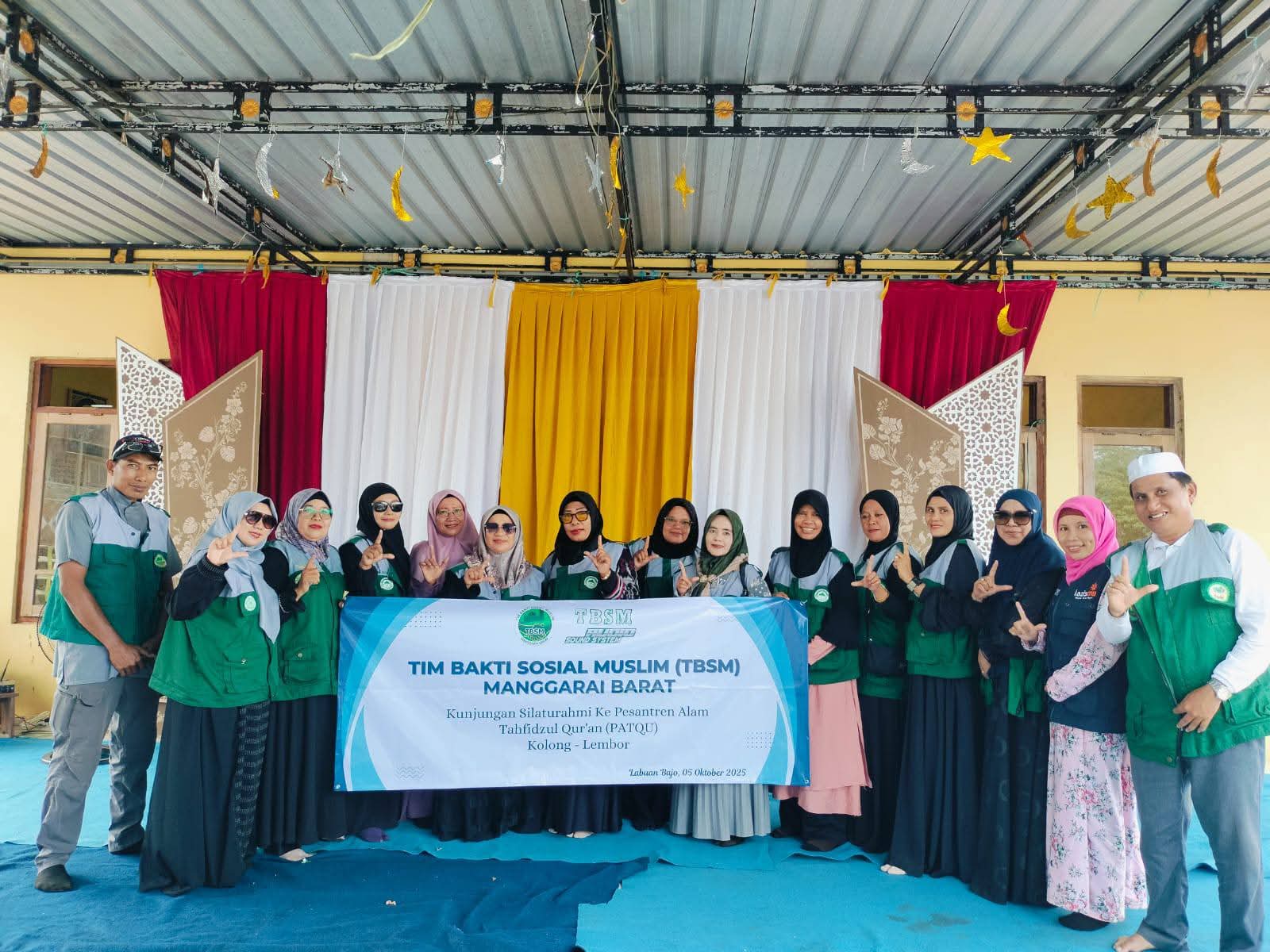Tim Bakti Sosial Muslim Labuan Bajo memberikan Bantuan di Pesantren Kolong