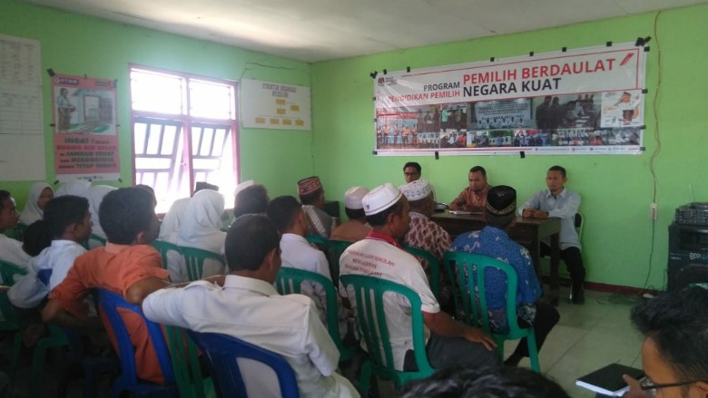 Warga Desa Siru Manggarai Barat Antusias Ikuti Pendidikan Pemilih