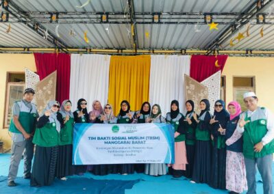 Tim Bakti Sosial Muslim Labuan Bajo memberikan Bantuan di Pesantren Kolong