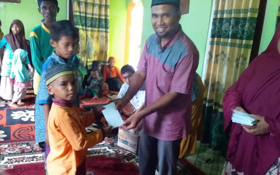Makan Bersama dan Pemberian Santunan kepada Anak Yatim bersama Majelis Taklim Alkhansa Desa Siru